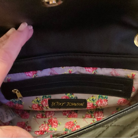 🆕🔥Betsey Johnson Black Quilted Shoulder Bag with Floral Scarf/Crossbody - Picture 10 of 12